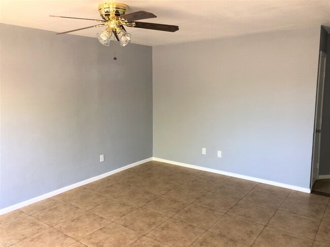Building Photo - 2 br, 1 bath House - 1341 Oahu St