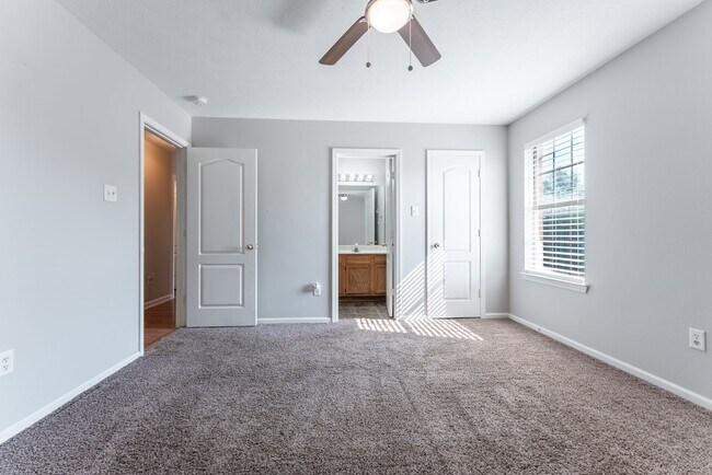 Building Photo - Large lot 3/2 in Conway