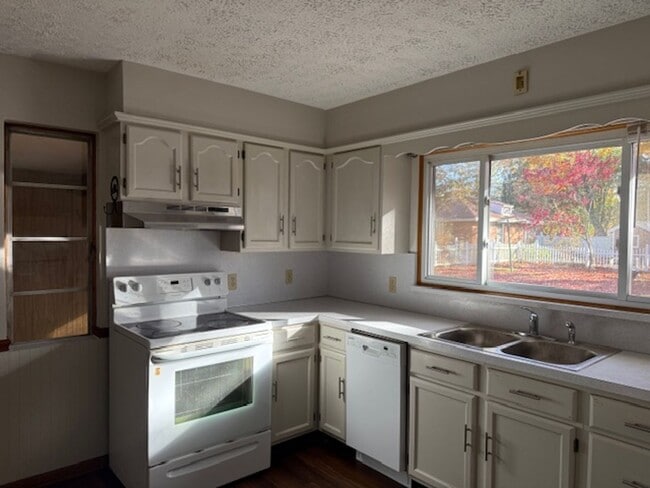 Building Photo - 559 Hartzler St