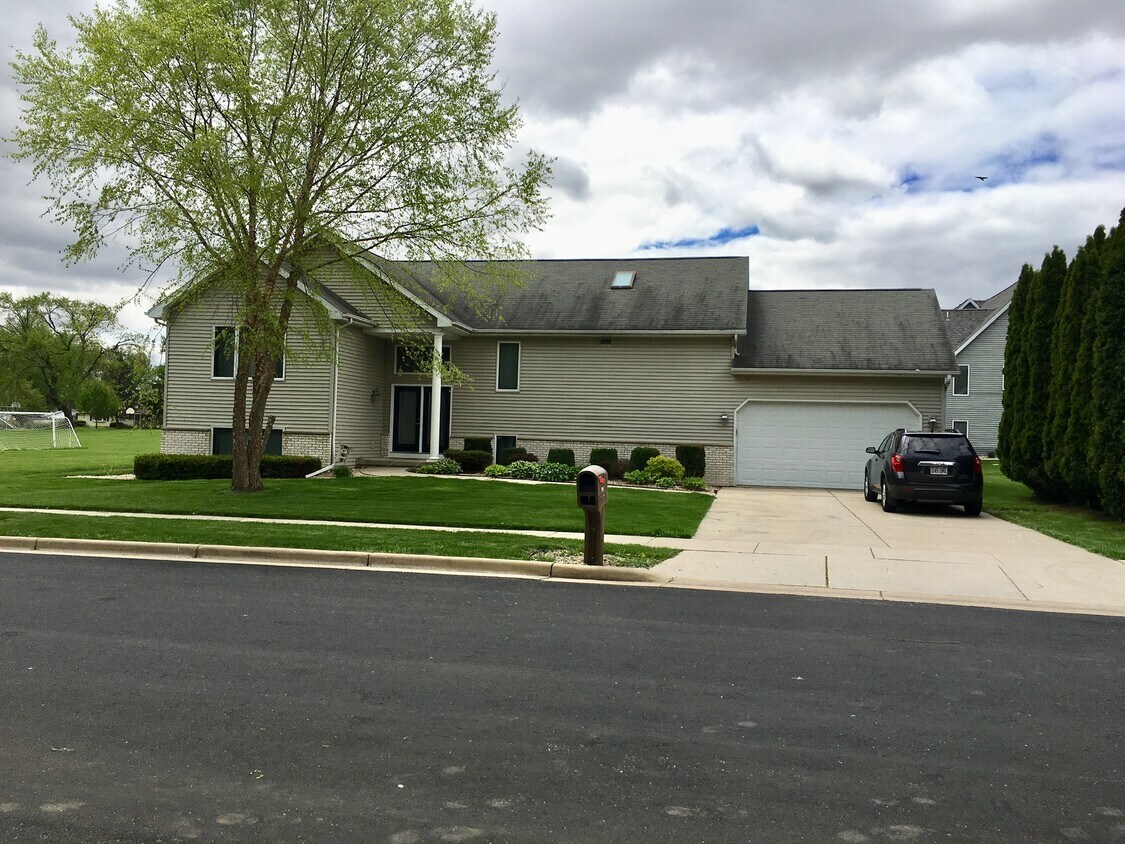 310 Prospect Ln, Stoughton, WI 53589 House Rental in Stoughton, WI