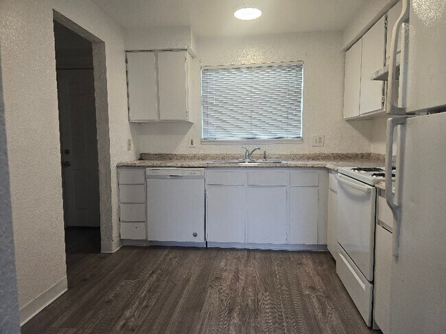 Foto del edificio - 1412 E 9th St