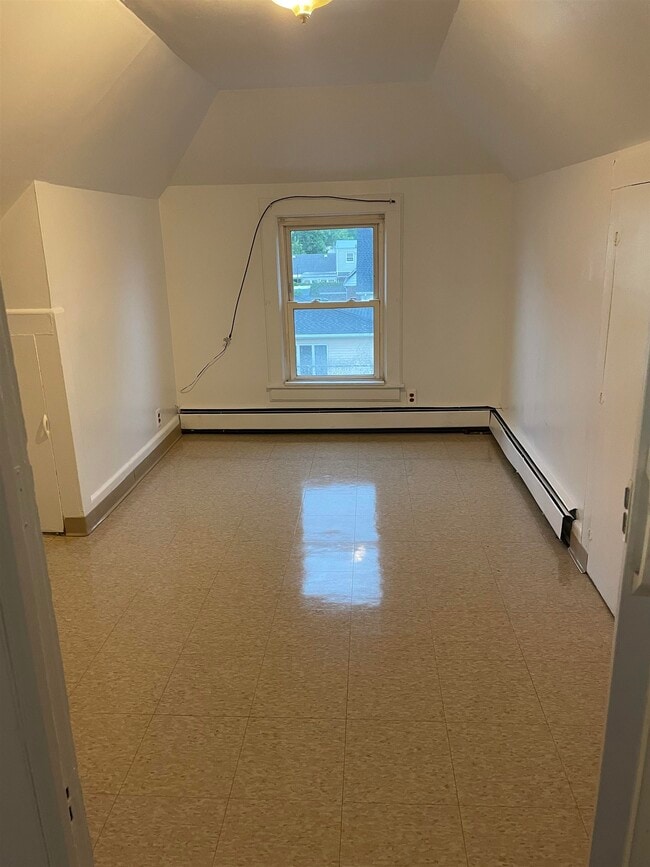 Building Photo - 86 Orono St