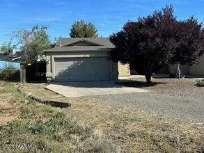 Building Photo - 3290 N Bumblebee Dr