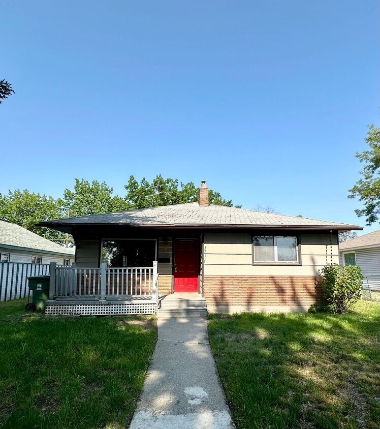 Foto principal - Spacious 3 Bedroom/1.5 Bath with a Bonus Room