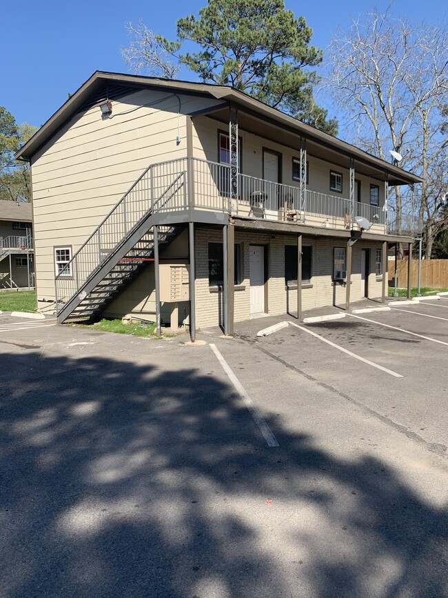 View of forts building - 9211 N Green River Dr
