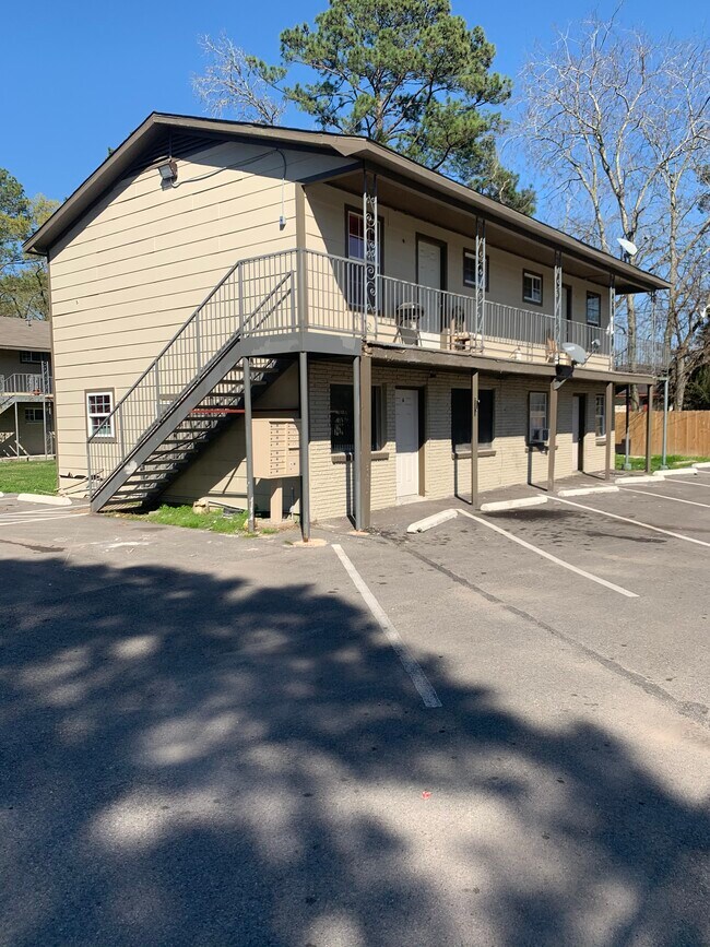 Vista del edificio del fuerte - 9211 N Green River Dr