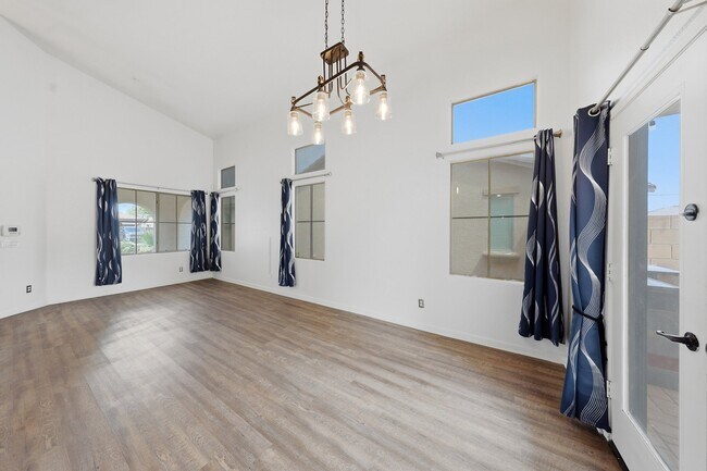 Foto del edificio - 12175 W Chase Ln
