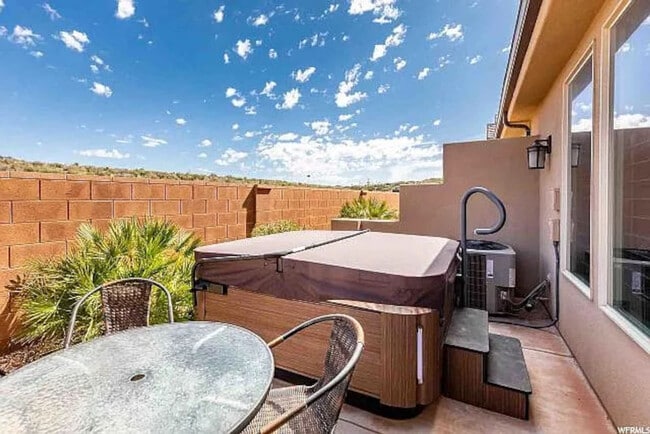 Foto del edificio - 4241 Razor Ridge Dr