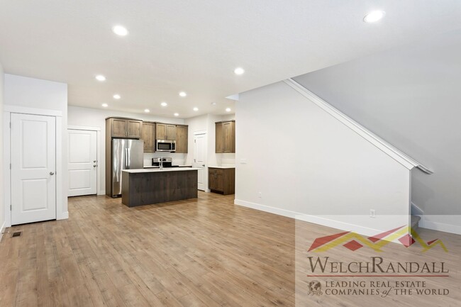 Building Photo - 3 Bedroom Townhome available in North Salt...