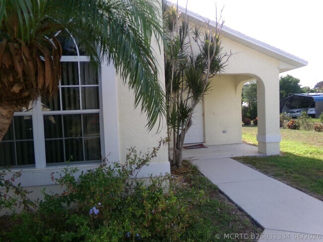 Building Photo - 3014 SW Segovia St