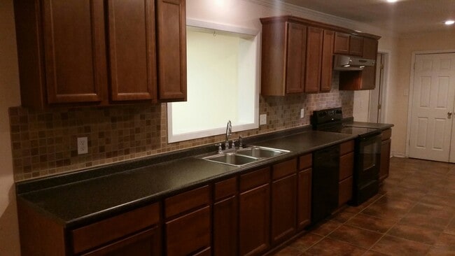 Building Photo - 2046 Shadywood- HOUSE FOR LEASE IN SHREVEPORT