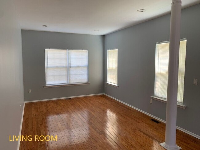 Foto del edificio - 3 Bedroom Townhome in South Plainfield
