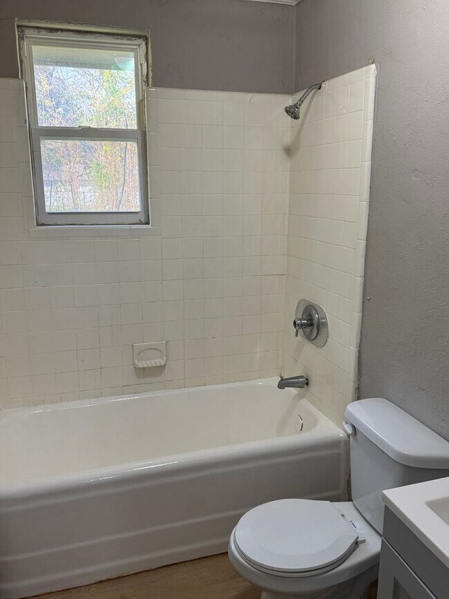 Foto del edificio - 2 Bed 1 Bath Duplex