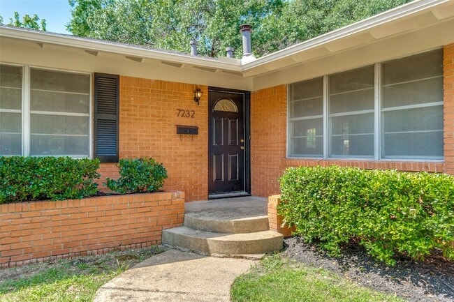 Photo - 7232 Syracuse Dr House