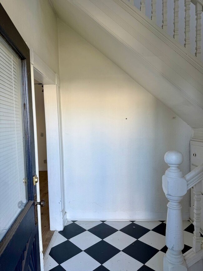 Building Photo - 220 S K St