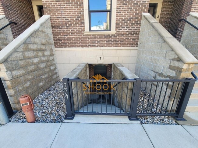 Foto del edificio - Brownstone Condominiums
