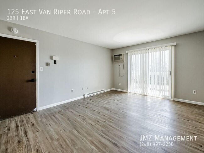 Foto del edificio - 125 E Van Riper Rd