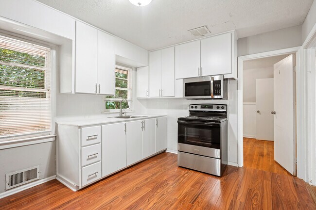 Foto del edificio - 582 Boyds Dr SE