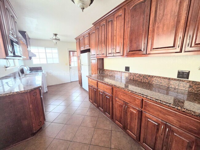 Foto del edificio - 734 Williamson Ave