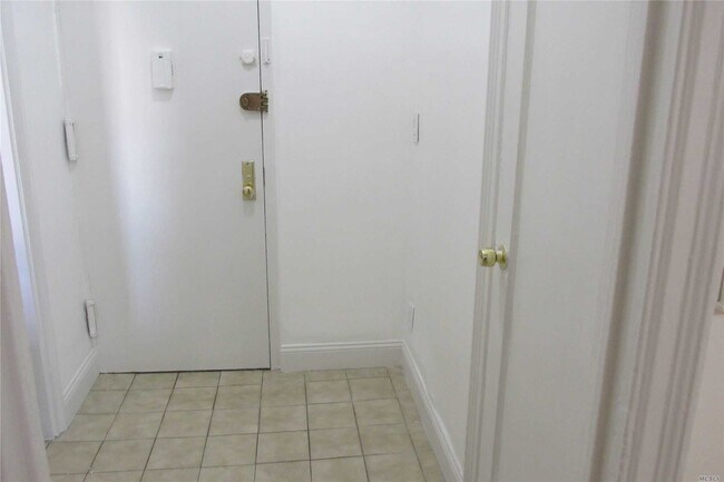 Foto del edificio - 35-64-64 89th St