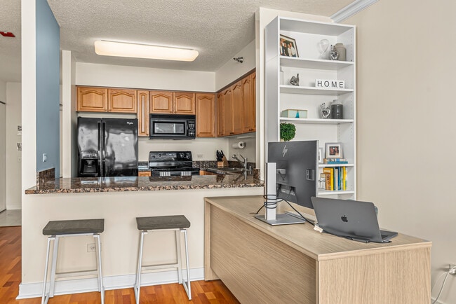 Building Photo - 512 N McClurg Ct