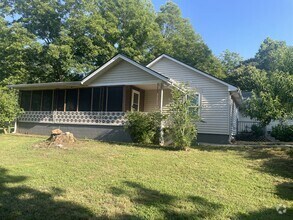 Building Photo - 560 Old Clarkesville Hwy