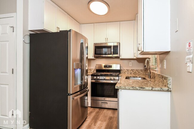 Building Photo - 308 Arapaho Dr SE