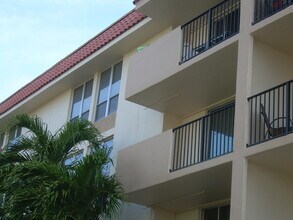 Building Photo - 1000 Spanish River Rd