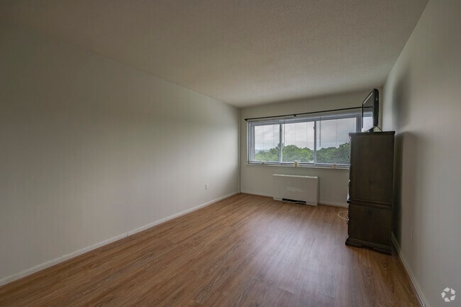 1 dormitorio, 1 baño, balcón - 860 pies cuadrados - Victoria Towers - Dormitorio - Victoria Towers