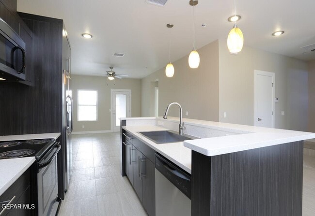 Foto del edificio - 410 Thorn Ave