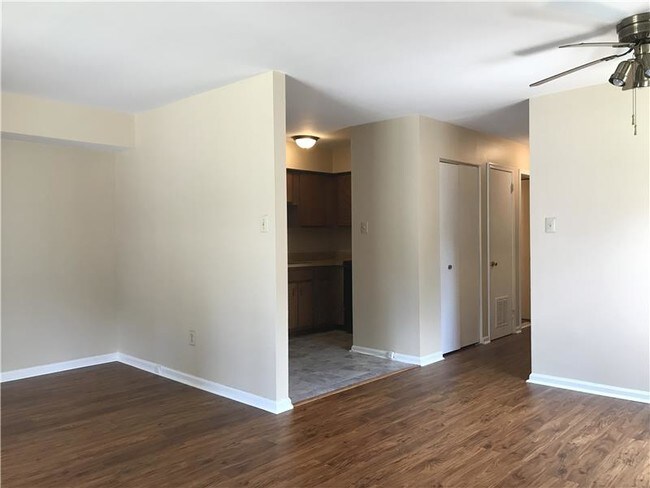 Building Photo - 521 Gia Cir