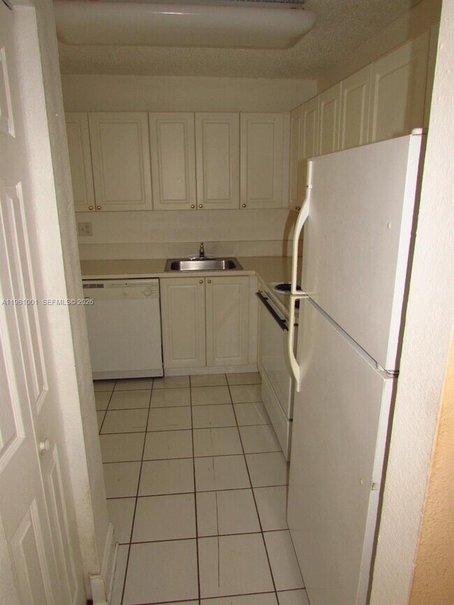 Building Photo - 5100 SW 41st St