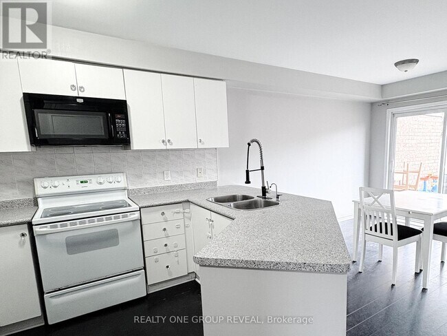 Building Photo - 47 Cornish Dr