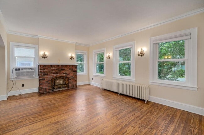 Building Photo - 2078 St Clair Ave