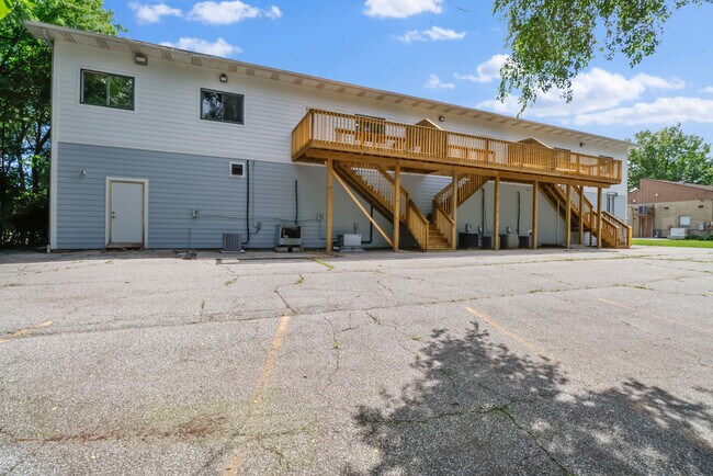 Entradas de apartamentos - 410 Pine Lake Ave