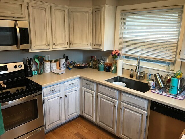 Building Photo - 18 Heath St