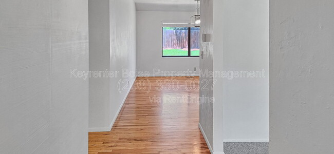 Building Photo - 254 W Fall Dr