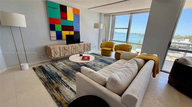 Foto del edificio - 900 Bay Dr