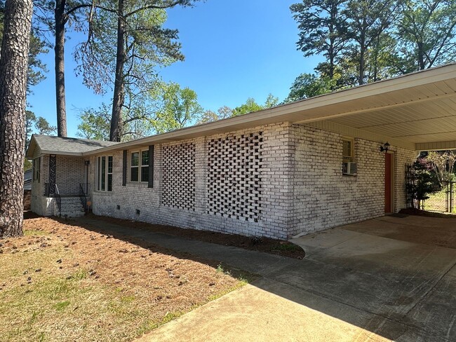 Building Photo - Fully Furnished 4Br home near Augusta Nati...