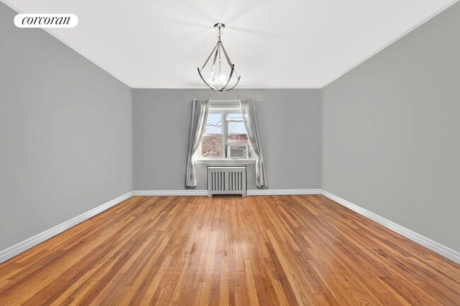 Building Photo - 790 E 37th St