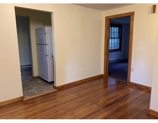 Building Photo - 28 Roxbury Dr