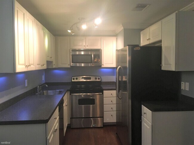 Building Photo - 2 br, 1 bath Townhome - 1535 Marlborough Ct