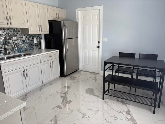 Building Photo - 3825 Patio Ct