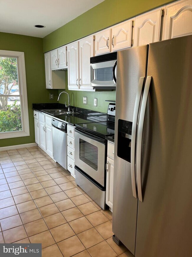 Foto del edificio - 2940 Winters Chase Way