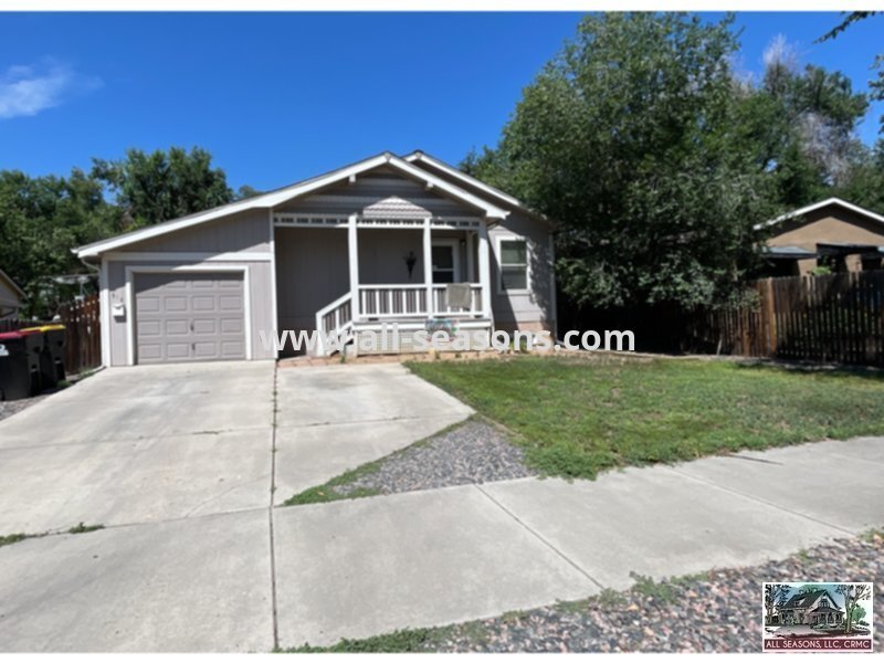 Spectacular spacious front unit in a West-side duplex! - Spectacular spacious front unit in a West-side duplex!