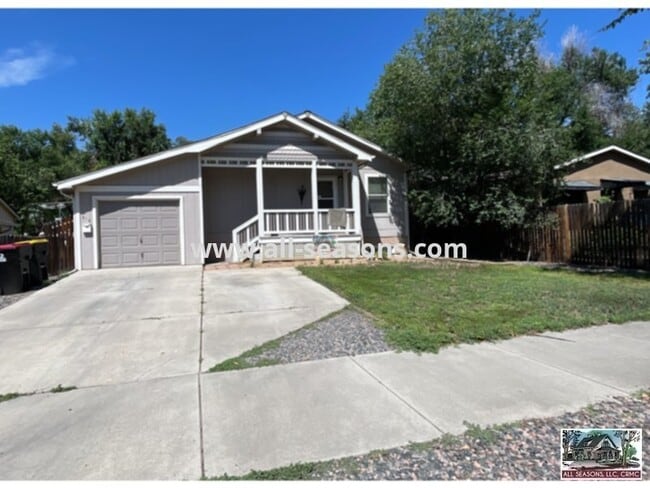 Spectacular spacious front unit in a West-side duplex! - Spectacular spacious front unit in a West-side duplex! House