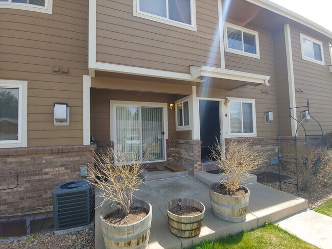 Foto del edificio - Wonderful 3 Bed, 2.5 Bath Townhome In Exce...