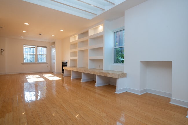 Building Photo - 1123 5th St NW