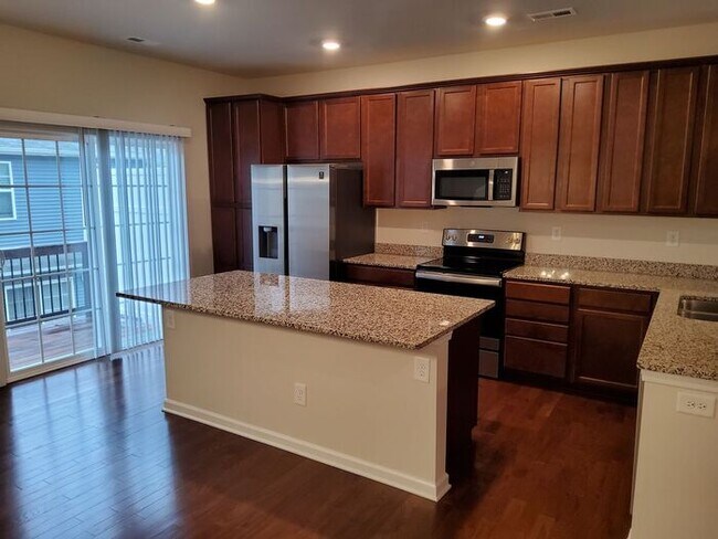 Building Photo - Beautiful spacious home in Steele Creek