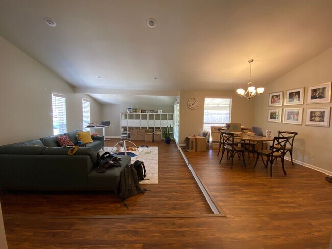 Foto del edificio - 3003 Scott Mill Rd